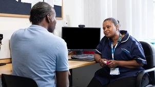 Patient and nurse in an appointment